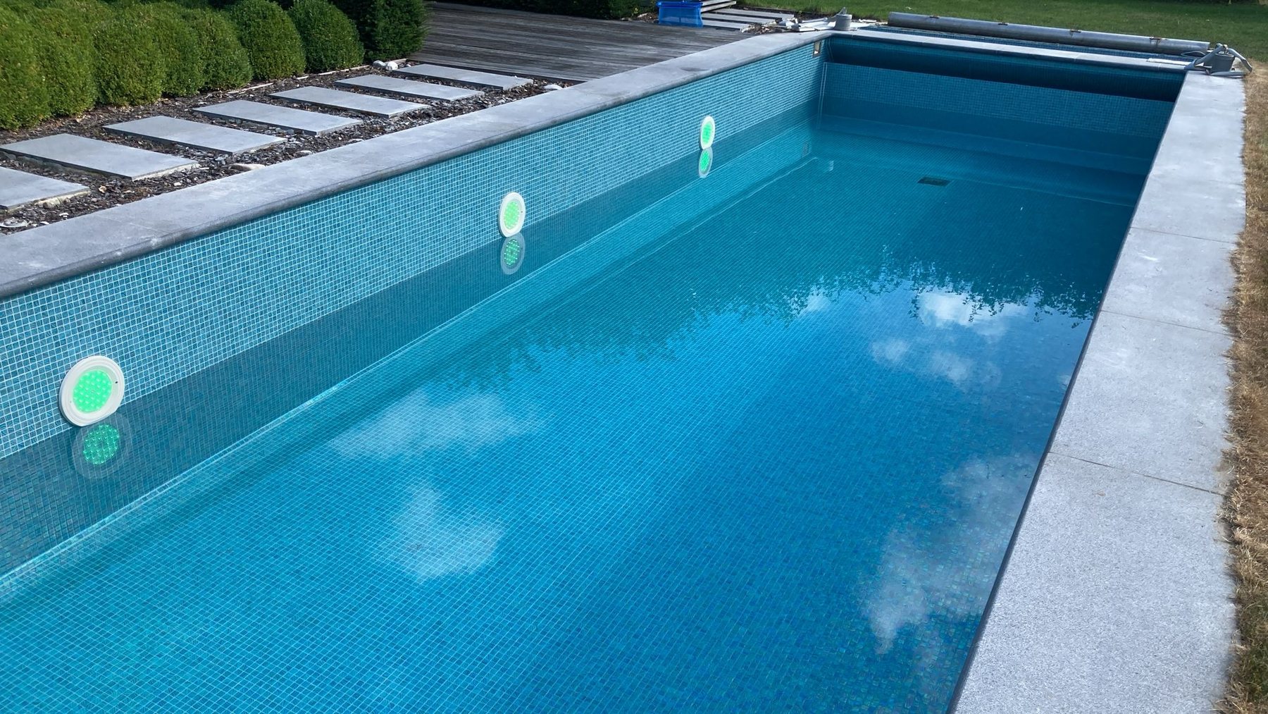 Zwembad met mozaïekafwerking, projectbeeld uit de Sublime Pools-map